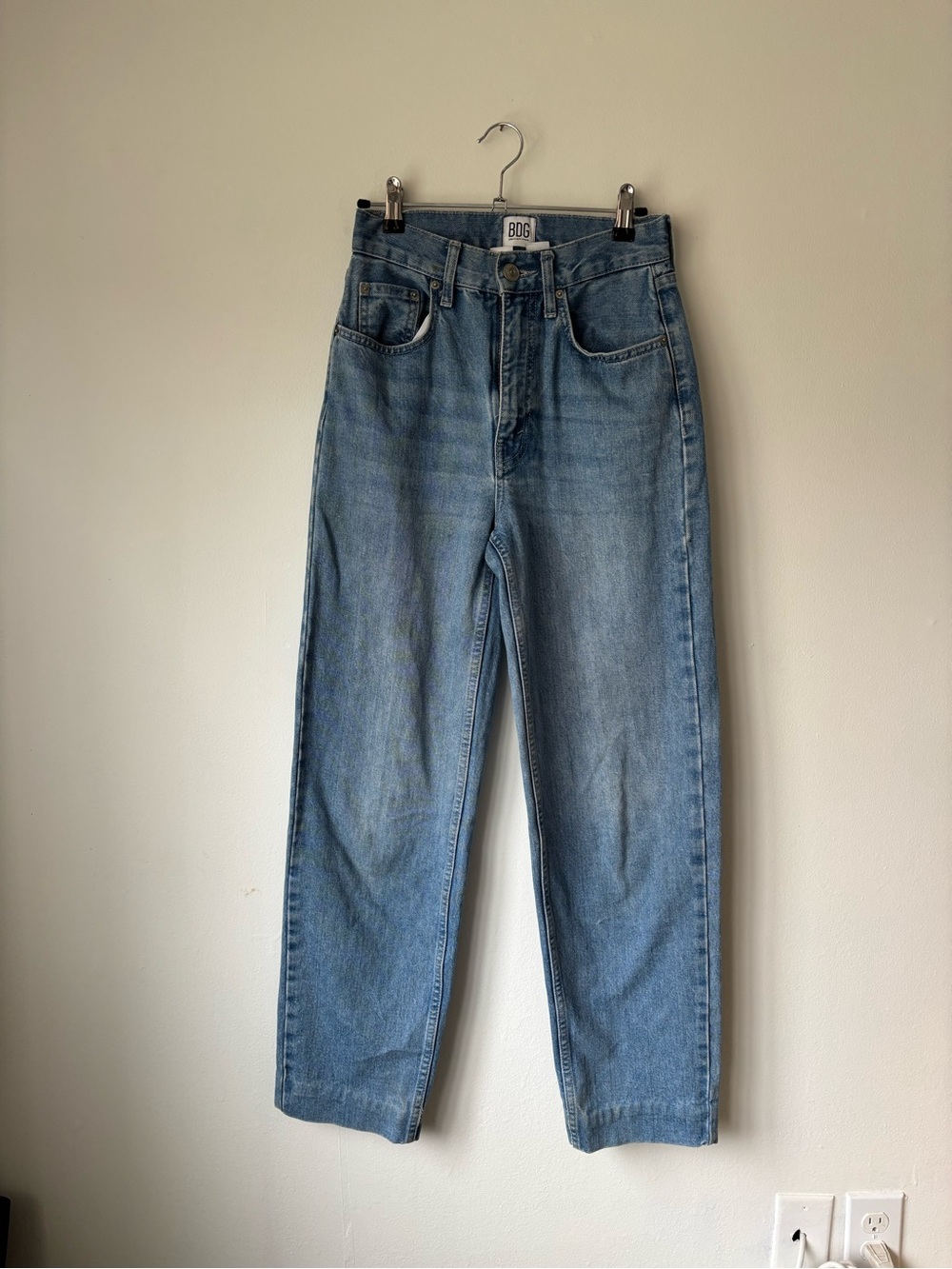 BDG Women’s 90’s Baggy Hi Rise Jeans in Light Blue Wash